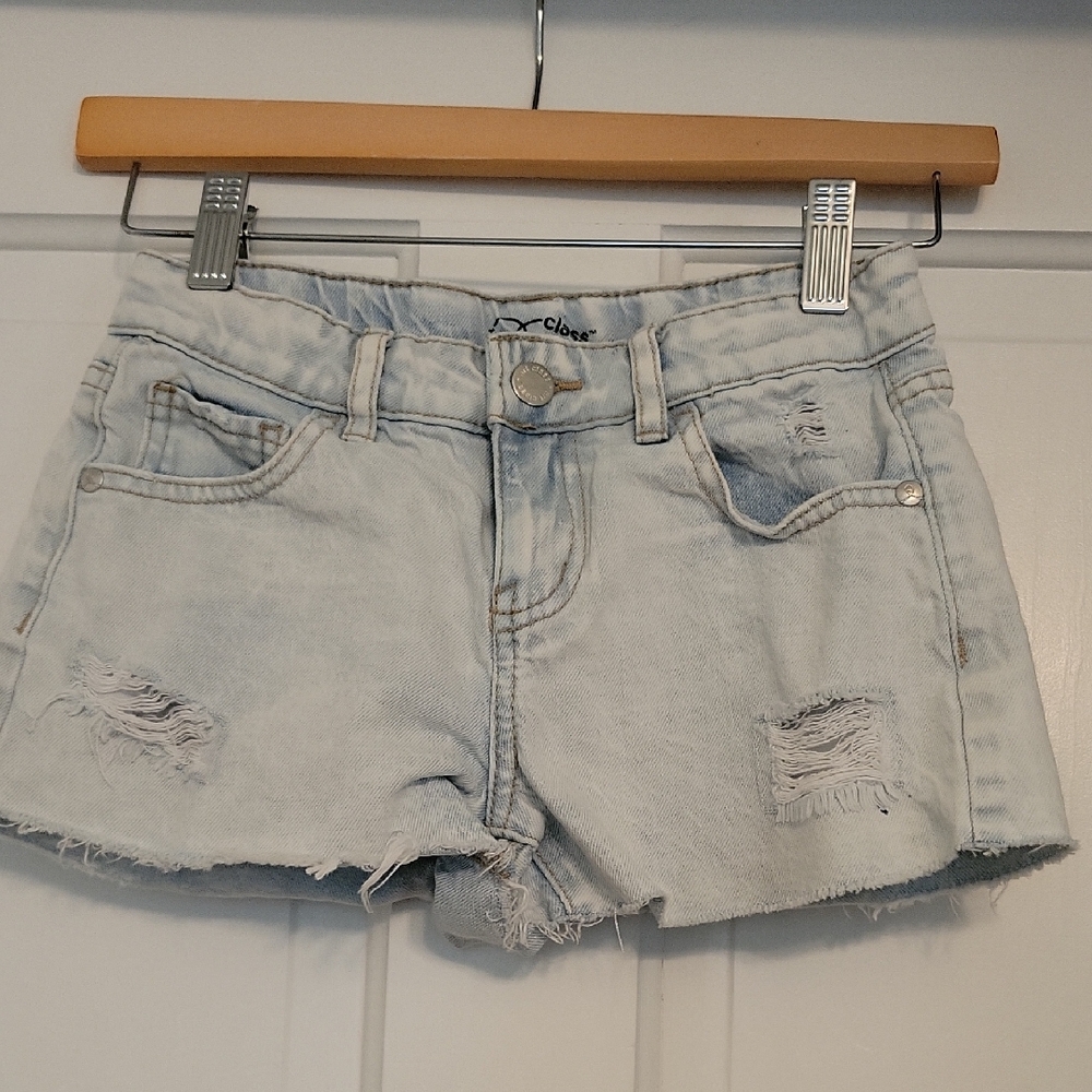 Chic Women's Distressed Light Blue Jean Shorts